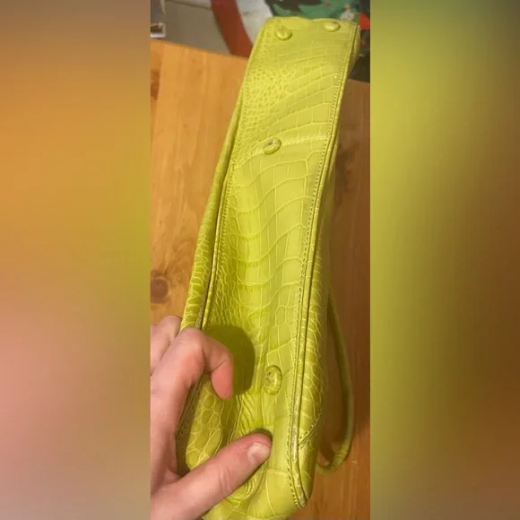 Cole Haan NWOT Lime Green Crocodile Texture Leather Tote Purse - Picture 4 of 9